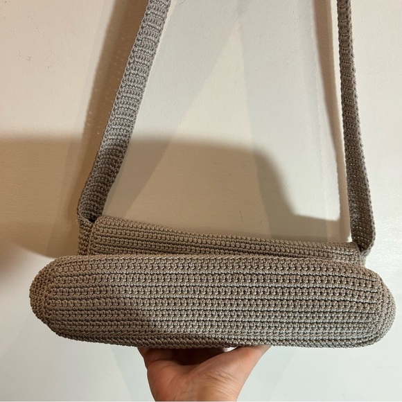 THE SAK Crochet Messenger Style Lined Magnetic Closure Zipper Pocket Crossbody - Picture 10 of 12